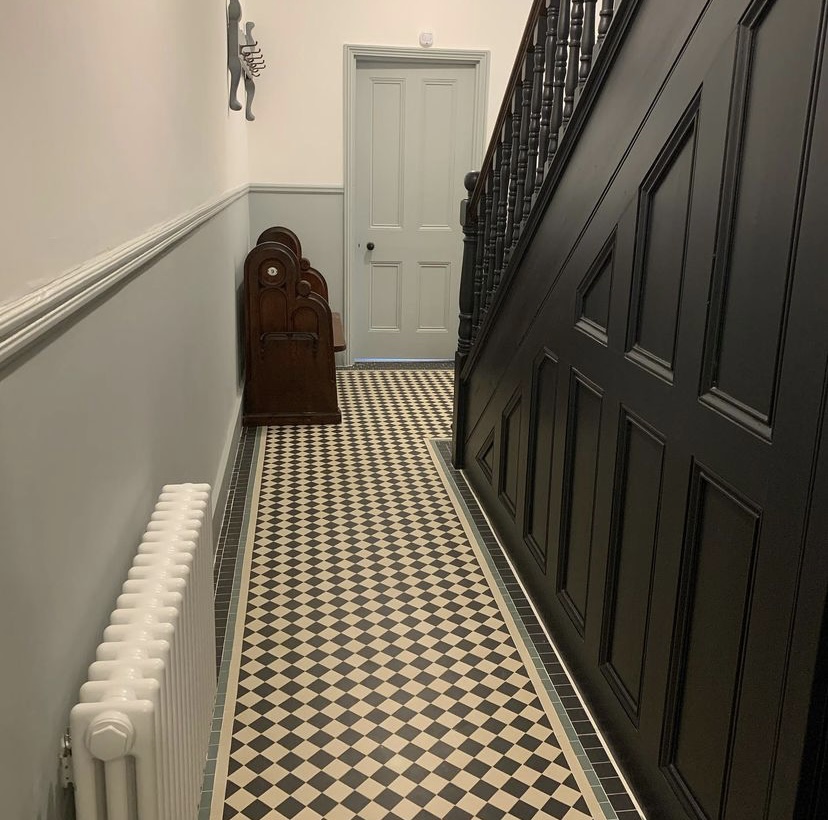 black and white chequer tiles in hallway 1
